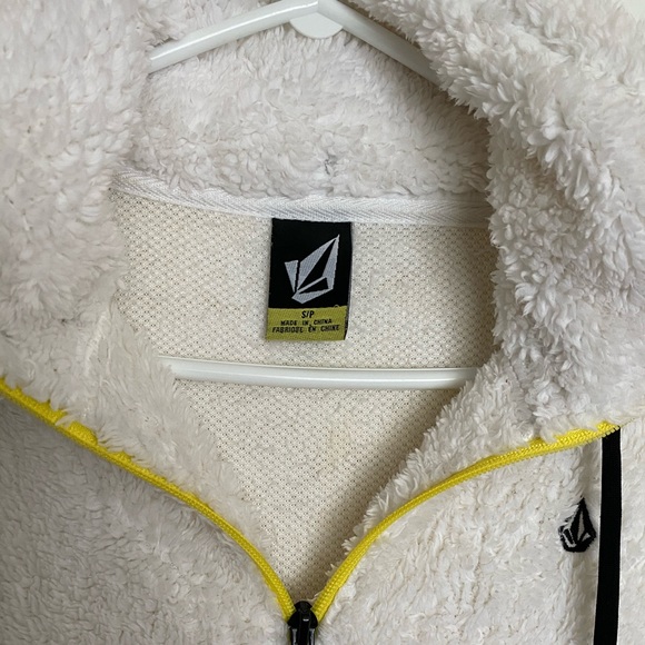 Volcom pullover. Size small - Picture 4 of 7